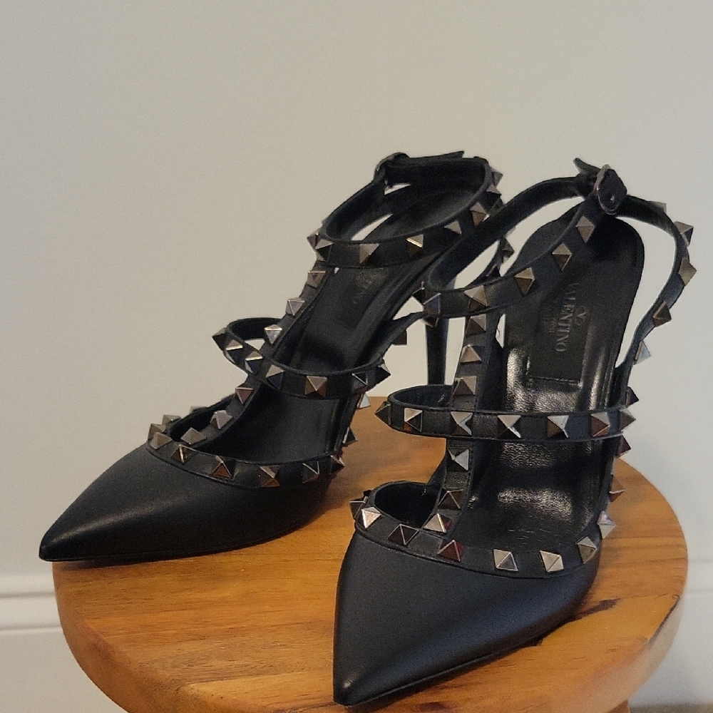 Valentino Garavani Rockstud ankle strap pump
